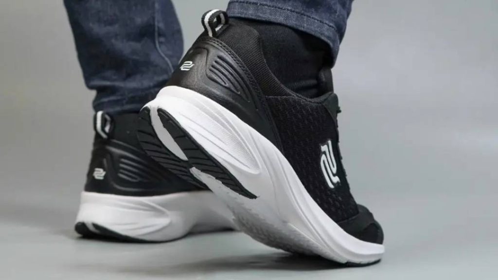Sepatu Sneaker